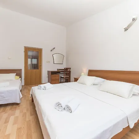 Lovely In With Kitchen Vikendica