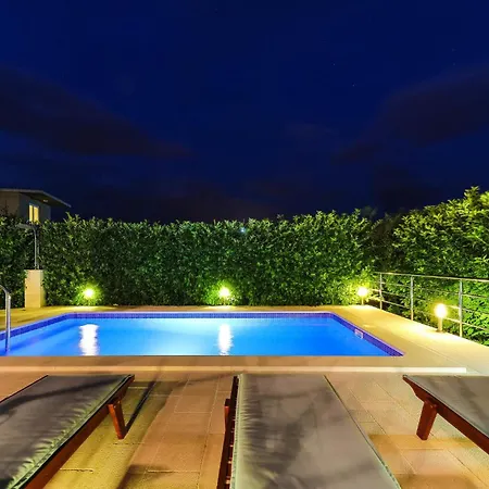 Lovely In With Kitchen Holiday home *