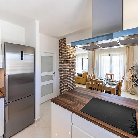 Holiday home Lovely In With Kitchen Marina