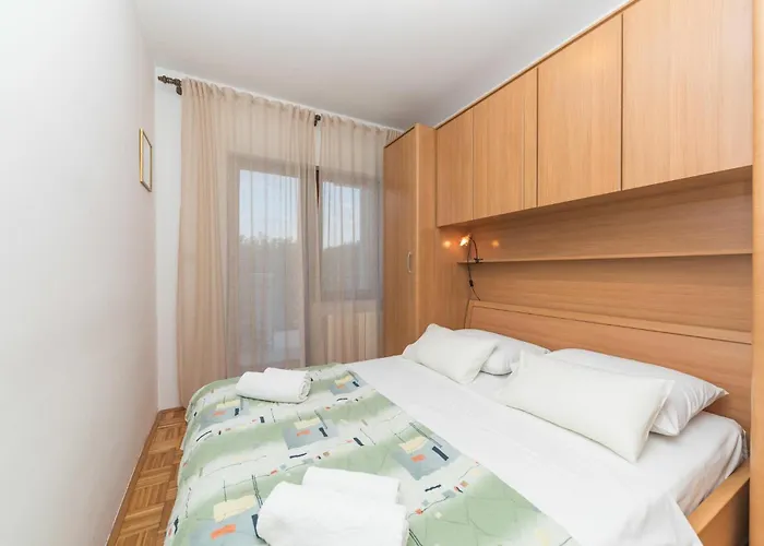 Nyaraló Lovely In With Kitchen Marina