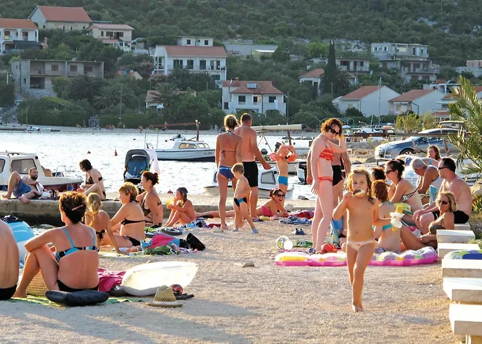 Lovely In With Kitchen Marina